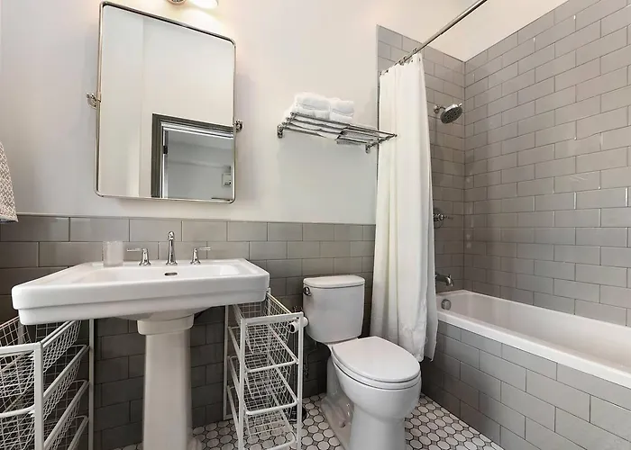 Apartment Remodeled 2br Downtown Near Acrisure Stadium *